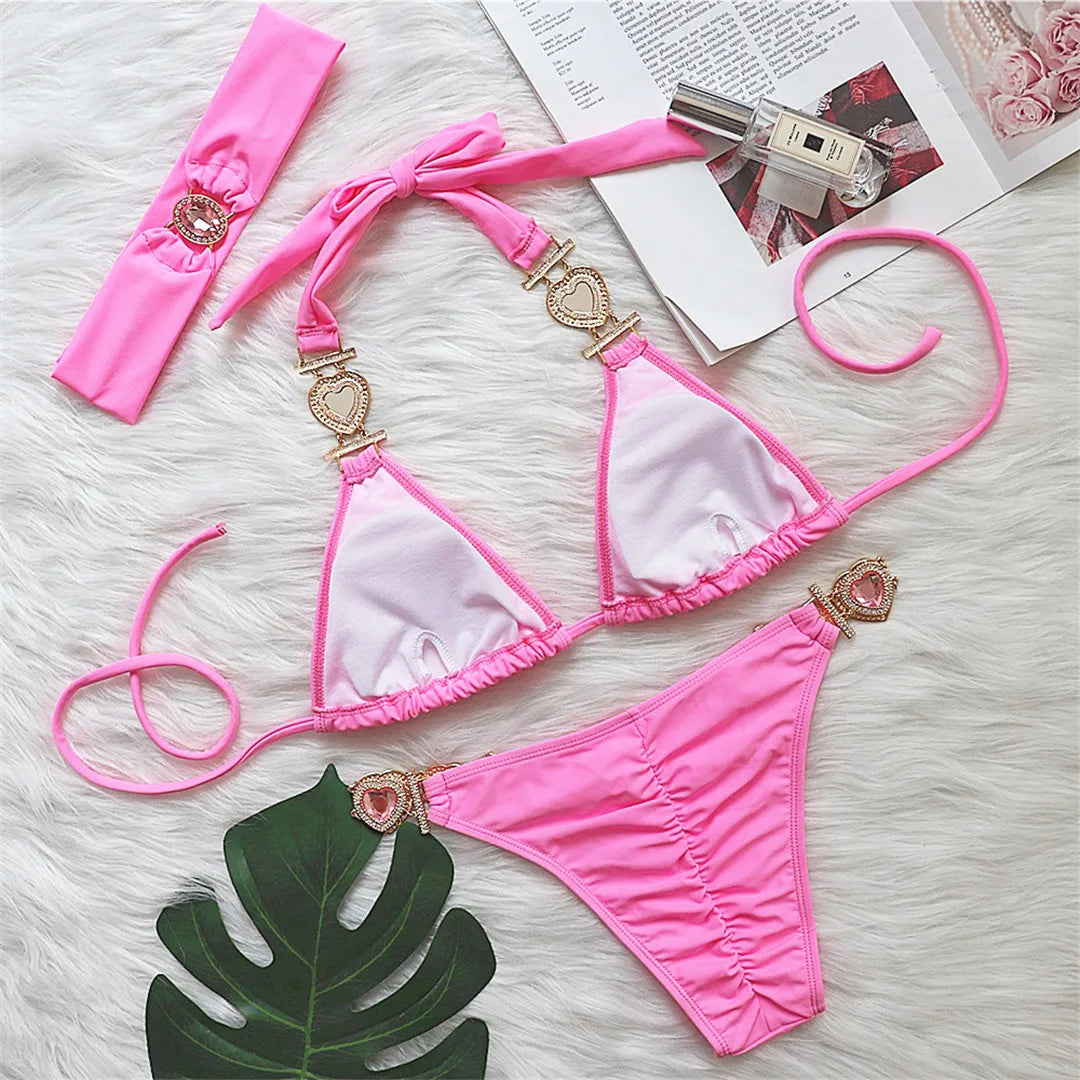 Diamant Strass Bikini Set für Frauen in Grün, Orange Rot, Orange, Rot, Multicolor und Pink, Bestehend aus Nylon und Spandex, Zweiteiliger Anzug mit niedriger Taille, Drahtlos, Größengetreue Passform, Mit Polster, Geeignet für Schwimmsport, Erhältlich in den Größen S, M, L, Neuer Zustand, Lieferbar mit kostenlosem Versand, Auf Lager, Vorgesehen für Altersgruppe 18-35, Erwachsene.