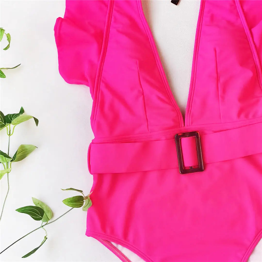 Geraffter weißer tiefer V-Badeanzug mit Gürtel, eleganter Monokini aus Nylon und Elasthan, festes Muster, drahtlose Unterstützung, größengetreu, Damen-Badebekleidung, mit Polsterung, erhältlich in den Größen klein, mittel, groß, verfügbare Farben: Blau, Rot, Schwarz, Hot Pink, Weiß, Multicolor, Kostenloser Versand.