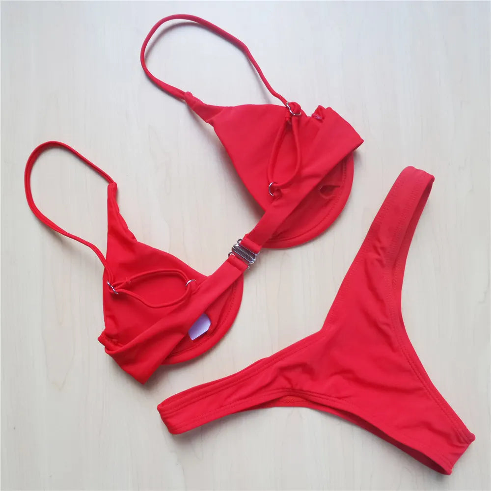 Bügel-Bikini-Set mit V-Bügel-Design für Halt und Stil, Größen S - XL, raffinierte zweiteilige Bademode, Material Nylon, Polyester, Elasthan, Patchwork, festes Muster, Bügelunterstützung, niedrige Taille, größengetreu, erhältlich in Grün mit Schlangendruck, Blau, Schwarz, Grau, Orange mit Schlangendruck, Blau mit Schlangendruck, Neongrün, Gelb mit Schlangendruck, Leopard, Rot, Weinrot, Rot mit Schlangendruck, Weiß mit Schlangendruck, Grün, Rosa mit Schlangendruck