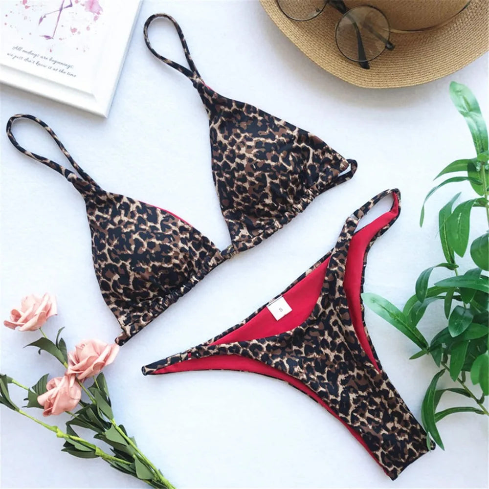 Fierce Leopard brasilianischen Bikini Set, trendige zweiteilige Badeanzug für Frauen, mit bequemen Nylon und Spandex, Features Bold Leopard Print und frechen brasilianischen Schnitt, gepolstert Wire Free Design, die Größe passt, unvergessliche Beach Look in Leopard Print, erhältlich in Small, Medium, Large Sizes, neu und auf Lager mit kostenlosem Versand