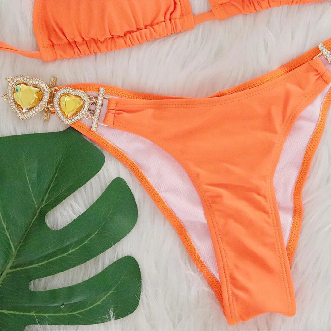 Diamant Strass Bikini Set für Frauen in Grün, Orange Rot, Orange, Rot, Multicolor und Pink, Bestehend aus Nylon und Spandex, Zweiteiliger Anzug mit niedriger Taille, Drahtlos, Größengetreue Passform, Mit Polster, Geeignet für Schwimmsport, Erhältlich in den Größen S, M, L, Neuer Zustand, Lieferbar mit kostenlosem Versand, Auf Lager, Vorgesehen für Altersgruppe 18-35, Erwachsene.