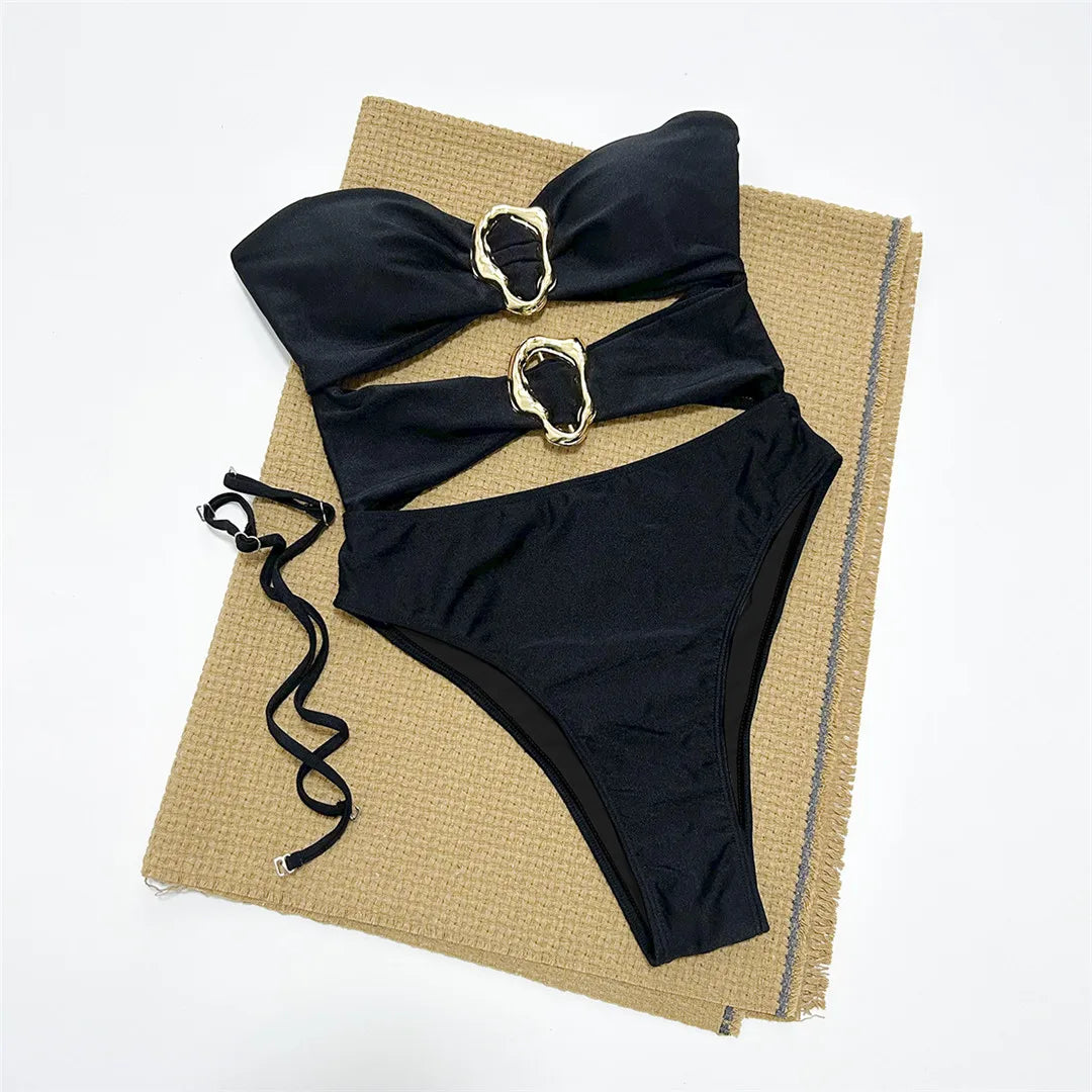 Bandeau-Badeanzug, Metallringe, Cut-Out-Design, hoher Beinausschnitt, Triangel-Stil, Polyester, Elasthan, verstellbare Träger, einfarbig, einfarbig, Damen-Badebekleidung, kühner, eleganter Look, braun, rot, schwarz.