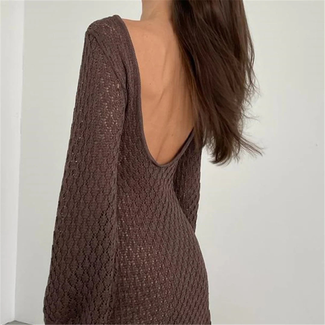 Elegantes langärmeliges, rückenfreies Tunika-Strandkleid mit raffiniertem Design. Atemberaubendes Strandkleid mit rückenfreiem Ausschnitt und komplizierten Cut-Out-Details, perfekt für laue Strandtage. Bequemer Häkelstrickstoff in schicker Silhouette. Passt genau auf die Größe. Erhältlich für Frauen in den Größen S, M, L. Farben: Mintgrün, Beige, Dunkler Kaffee, Dunkelbraun, Multicolor.