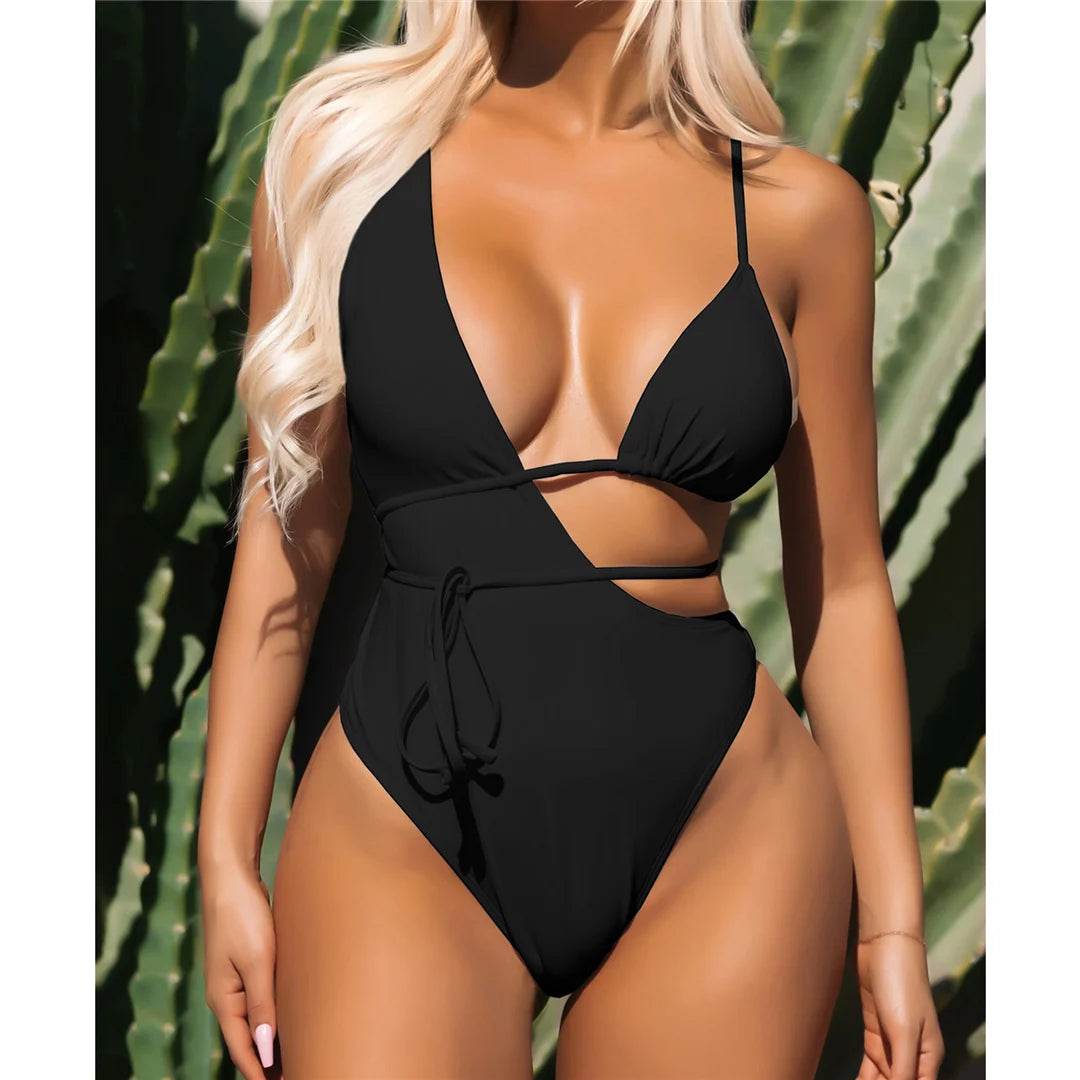 Einteiliger Badeanzug mit asymmetrischem Ausschnitt, Monokini mit hohem Bein, verstellbares Triangel-Top, Polyester-Elasthan-Gemisch, einfarbiges Muster, elegante Damen-Badebekleidung.