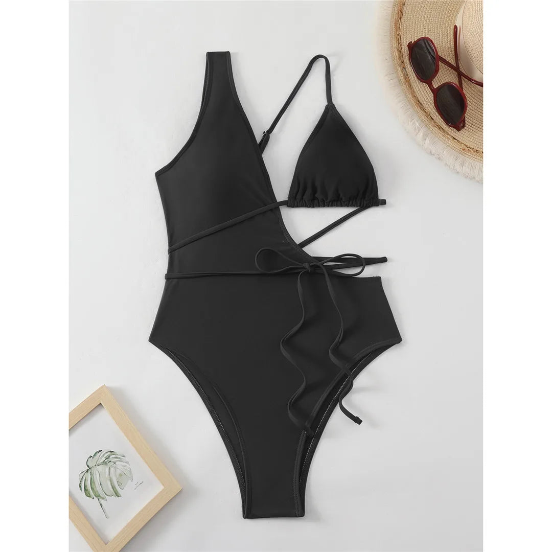 Einteiliger Badeanzug mit asymmetrischem Ausschnitt, Monokini mit hohem Bein, verstellbares Triangel-Top, Polyester-Elasthan-Gemisch, einfarbiges Muster, elegante Damen-Badebekleidung.