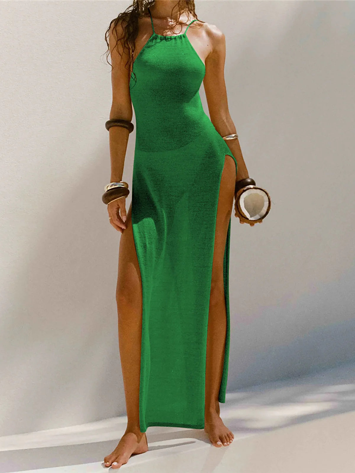 Hochgeschlitztes Häkelkleid mit rückenfreiem Design und kompliziertem Strickmuster. Dieses Strandkleid aus Nylon, Polyester und Baumwolle ist perfekt für den Sommer, denn es ist mittellang, ärmellos und knöchellang. Es hat eine schmale Passform und wird mit einem Überwurf geschlossen. Erhältlich in den Größen S, M und L und den Farben Hot Pink, Grün, Schwarz, Pfauenblau, Lila, Rot, Weiß, Hellgrau, Hellblau, Beige, Dunkles Khaki und Orange. Ein Must-Have für einen eleganten, unbeschwerten Strandstil.