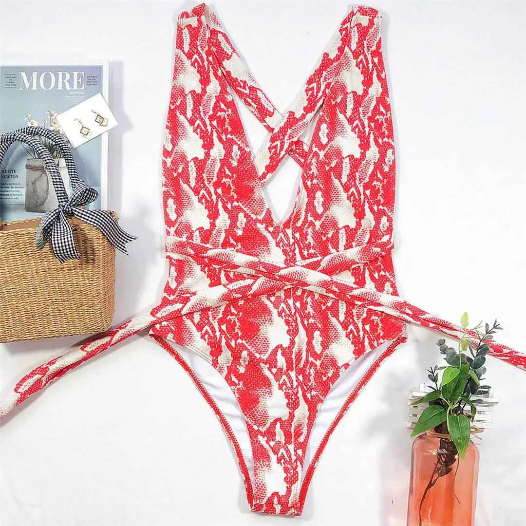 Maillot de bain une pièce exotique avec imprimé serpent accrocheur, longues bretelles enveloppantes pour un ajustement personnalisé, maillot de bain élégant et sophistiqué, matière Nylon, Spandex, Lycra, motif imprimé, sans fil, rembourré avec bretelles réglables, s'adapte à la taille, disponible en noir, léopard, serpent rouge, léopard rose vif, multicolore.