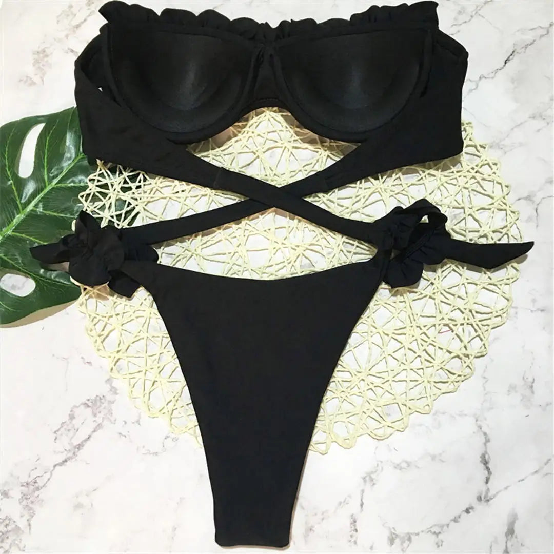 Bandeau Bikini Push Up Set, Maillot de bain à jambe haute, Accentué de volants, Fait de Nylon et Spandex, Solide et imprimé léopard, Support à armature, Design taille basse, Bikini pour femme, S'adapte à la taille, Ensemble de bikini avec coussinets, Disponible dans les Tailles Small, Medium, Large, Couleurs Disponibles : Rouge, Bleu Royal, Noir, Jaune, Blanc, Livraison gratuite.
