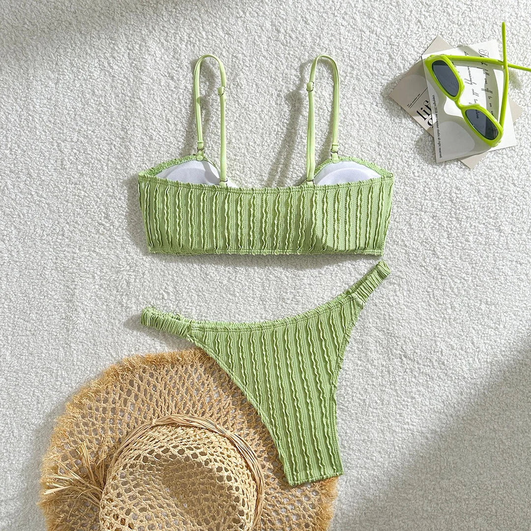 Ensemble de bikinis brésiliens froissés et noués