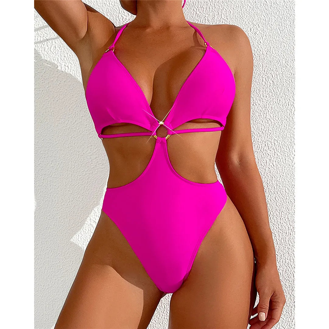 Optez pour une mode audacieuse avec ce monokini dos nu à découpes, doté d'un mini string extrême. Ce maillot de bain une pièce audacieux combine une couverture minimale avec des détails de découpe saisissants, parfaits pour afficher un style confiant. Fabriqué en polyester, élasthanne et polyamide, il comporte des bretelles réglables, des coussinets de soutien et un motif monochrome uni. Idéal pour la plage ou la piscine. Disponible en rose vif.