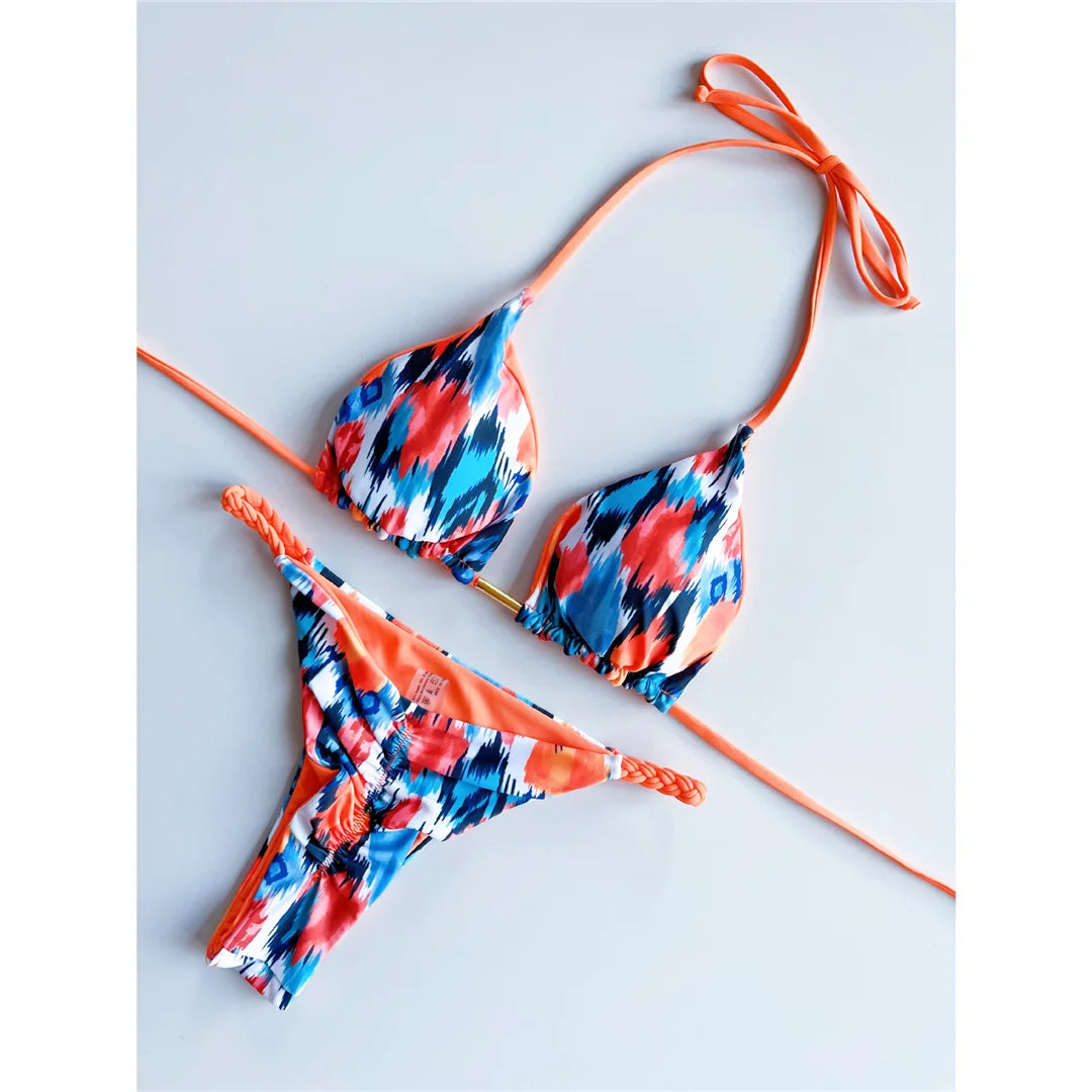 Ensemble bikini dos nu imprimé léopard à la mode, maillot de bain deux pièces avec fesses froncées, fabriqué en nylon et spandex confortables, motif léopard imprimé, sans fil avec design taille basse, ajustement à la taille, avec coussin pour plus de confort, disponible en bleu léopard, coloré, bleu imprimé, orange léopard et rose léopard, idéal pour les femmes et les adultes, en stock avec livraison gratuite, à l'état neuf