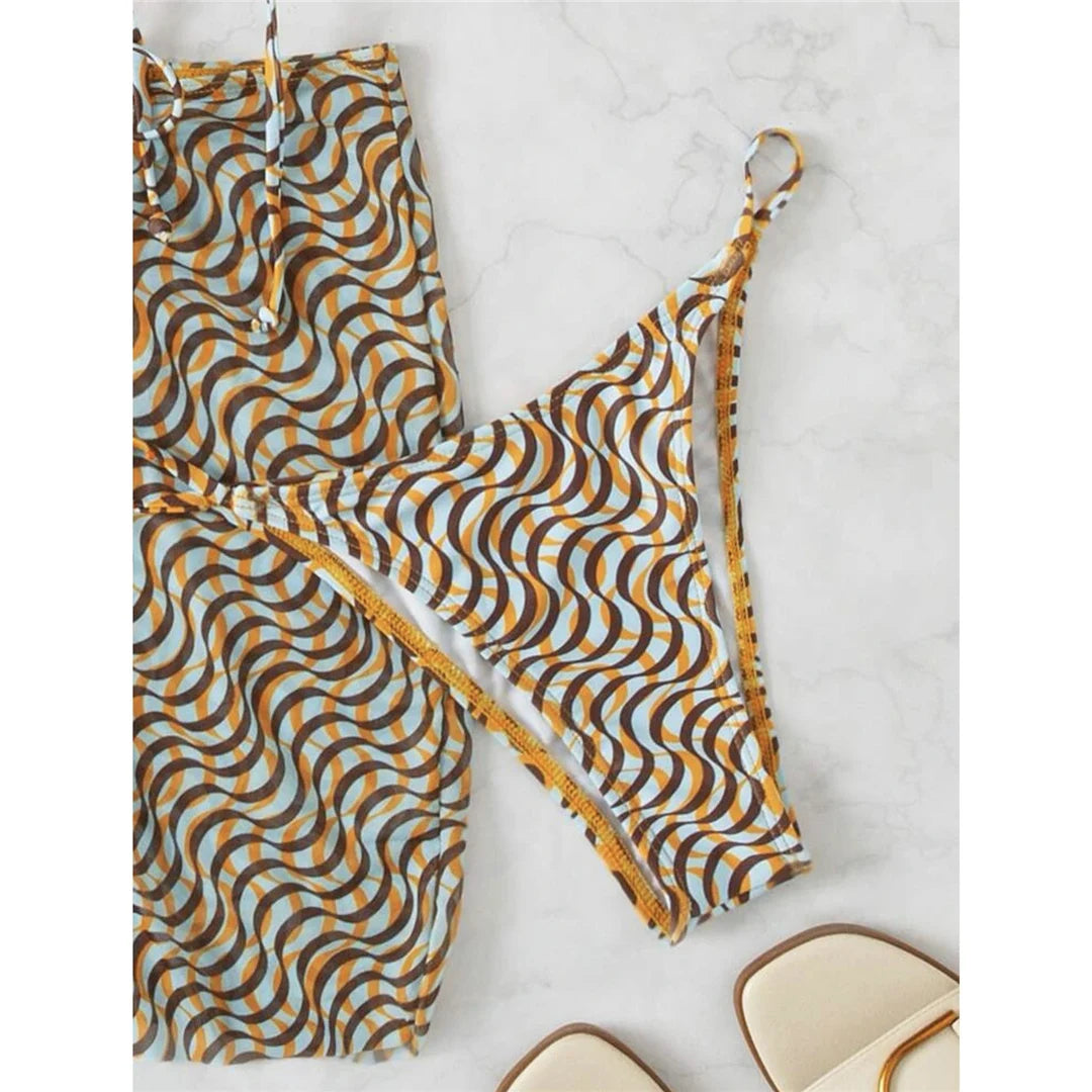 Bikini enveloppant avec jupe et serre-tête