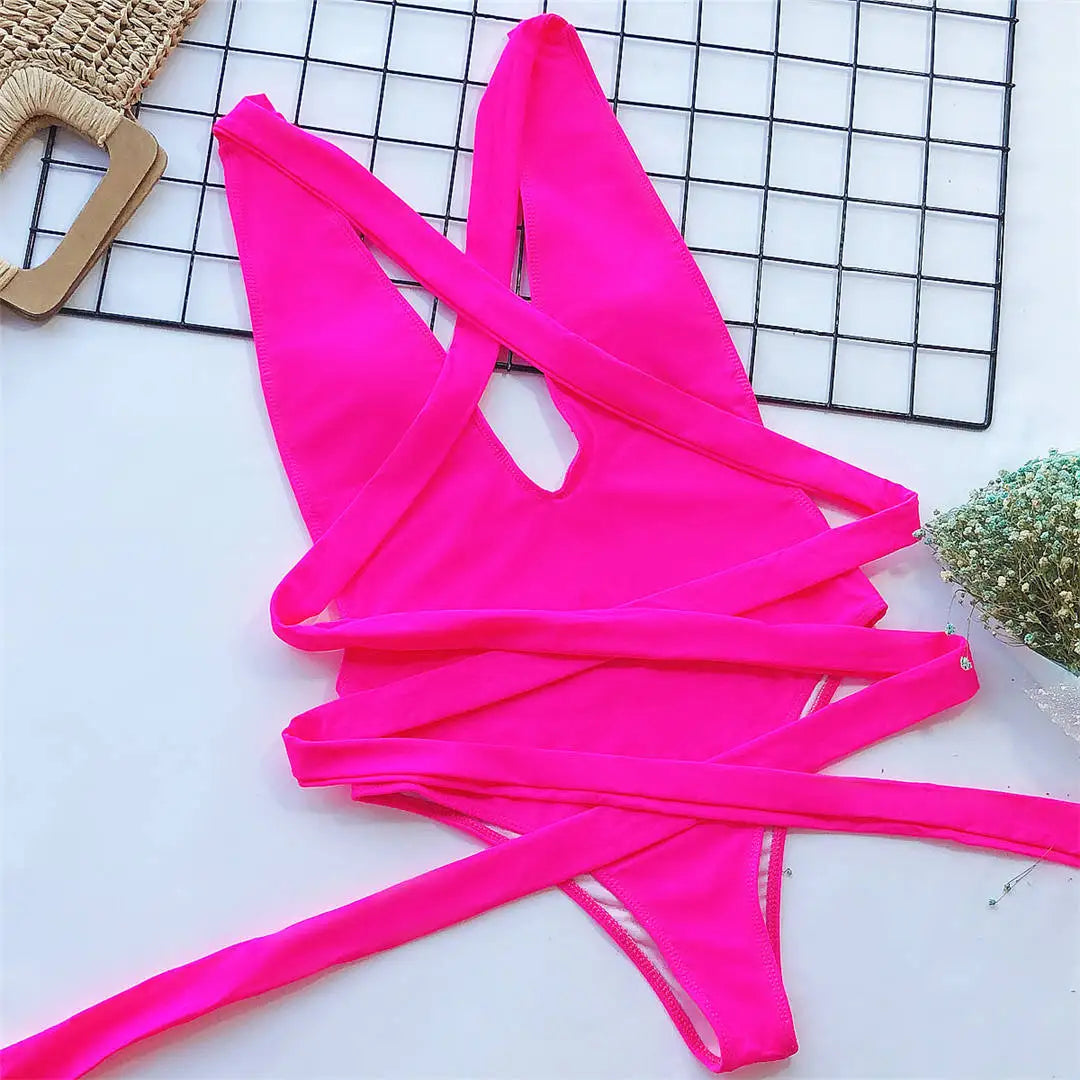 Maillot de bain une pièce exotique avec imprimé serpent accrocheur, longues bretelles enveloppantes pour un ajustement personnalisé, maillot de bain élégant et sophistiqué, matière Nylon, Spandex, Lycra, motif imprimé, sans fil, rembourré avec bretelles réglables, s'adapte à la taille, disponible en noir, léopard, serpent rouge, léopard rose vif, multicolore.