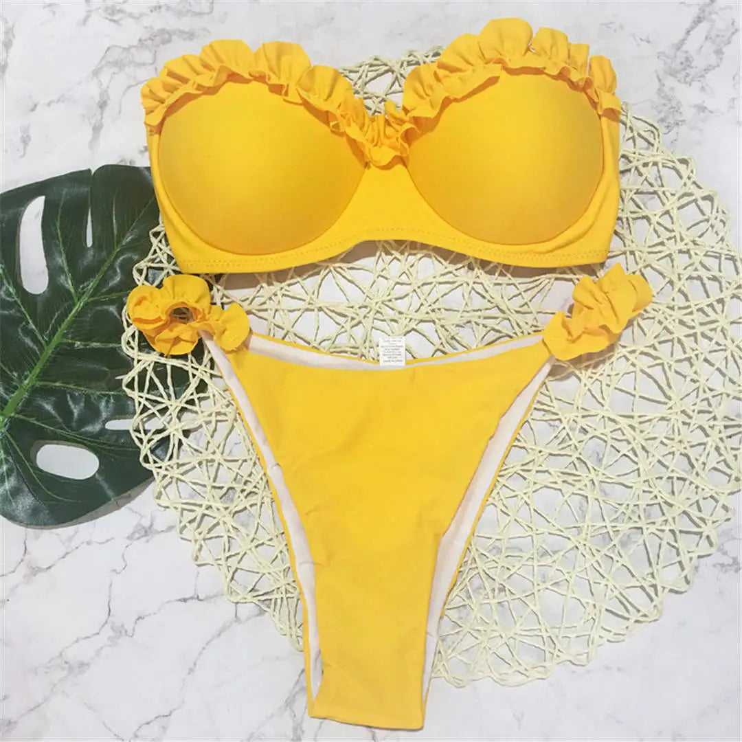 Set bikini push up a fascia, Costume da bagno con taglio a gamba alta, Accenti increspati, Realizzato in nylon e spandex, Tinta unita e stampa leopardata, Supporto con ferretto, Design a vita bassa, Bikini da donna, Vestibilità regolare, Set bikini con imbottitura, Disponibile nelle taglie piccola, media, grande, Colori disponibili: Rosso, Blu royal, Nero, Giallo, Bianco, Spedizione gratuita.