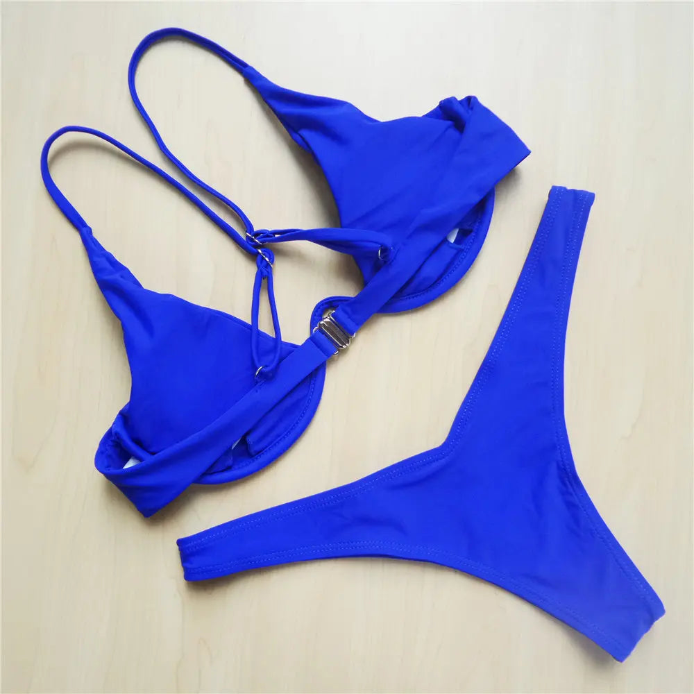 Set bikini con ferretto e design con barra a V per sostegno e stile, Taglie S - XL, Costume da bagno sofisticato in due pezzi, Materiale Nylon, Poliestere, Spandex, Patchwork, Fantasia a tinta unita, Sostegno con ferretto, Vita bassa, Vestibilità regolare, Disponibile in Verde serpente stampato, Blu, Nero, Grigio, Arancione serpente stampato, Blu serpente stampato, Verde neon, Giallo serpente stampato, Leopardo, Rosso, Rosso vino, Rosso serpente stampato, Bianco serpente stampato, Verde, Rosa serpente stampato