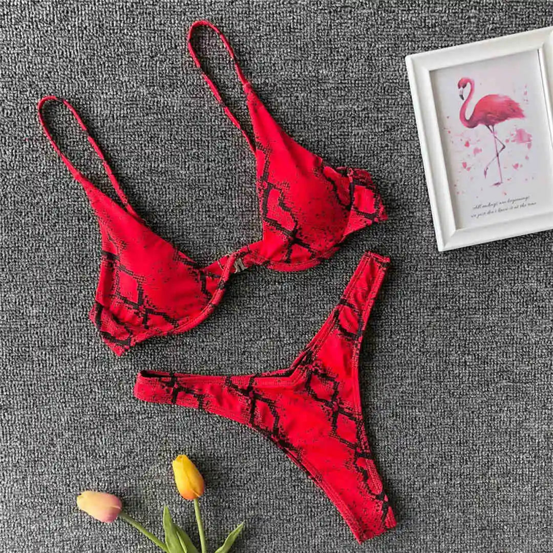 Set bikini con ferretto e design con barra a V per sostegno e stile, Taglie S - XL, Costume da bagno sofisticato in due pezzi, Materiale Nylon, Poliestere, Spandex, Patchwork, Fantasia a tinta unita, Sostegno con ferretto, Vita bassa, Vestibilità regolare, Disponibile in Verde serpente stampato, Blu, Nero, Grigio, Arancione serpente stampato, Blu serpente stampato, Verde neon, Giallo serpente stampato, Leopardo, Rosso, Rosso vino, Rosso serpente stampato, Bianco serpente stampato, Verde, Rosa serpente stampato