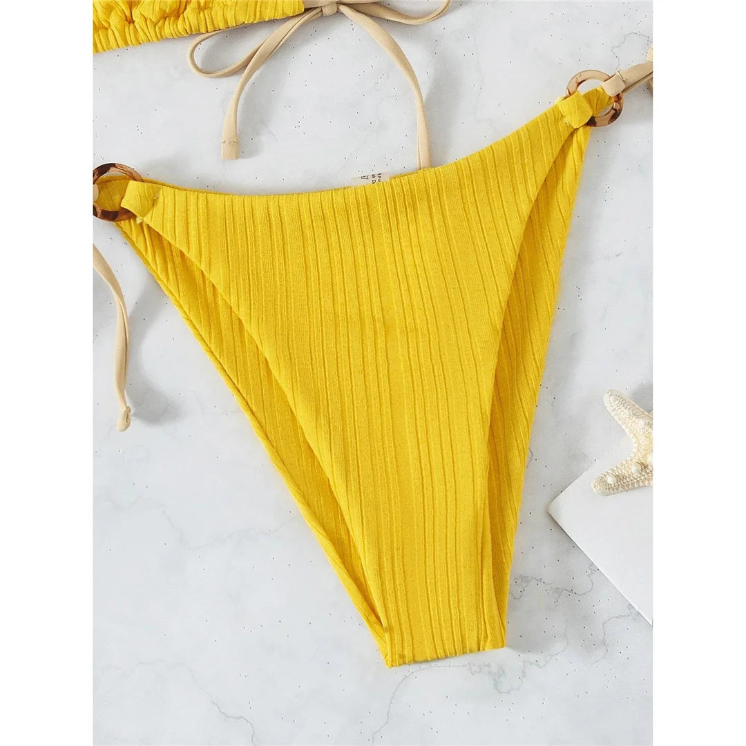 Elegante set di bikini brasiliano imbottito a coste, design a due pezzi con vestibilità comoda, realizzato in nylon e spandex, supporto senza fili, stile a vita bassa, disponibile nelle taglie da donna S, M, L. Caratterizzato da un motivo a tinta unita e da un'imbottitura per il massimo comfort, veste fedelmente alla taglia, offerto in più colori tra cui nero, blu, bianco, giallo, grigio, caffè chiaro, azzurro e multicolore. Ideale per donne di età compresa tra i 18 e i 35 anni e per adulti, Disponibile in stock, in condizioni pari al nuovo, spedizione gratuita.