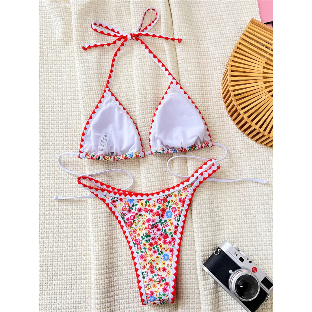 Femminile set bikini Halter con stampa floreale per donna, taglio brasiliano e motivi vivaci, costume da bagno a due pezzi, vestibilità regolare, disponibile nelle taglie dalla S alla XL, materiale: Nylon e Spandex, Vita bassa, Senza fili, Ideale per prendere il sole, Colore rosso, Include imbottitura
