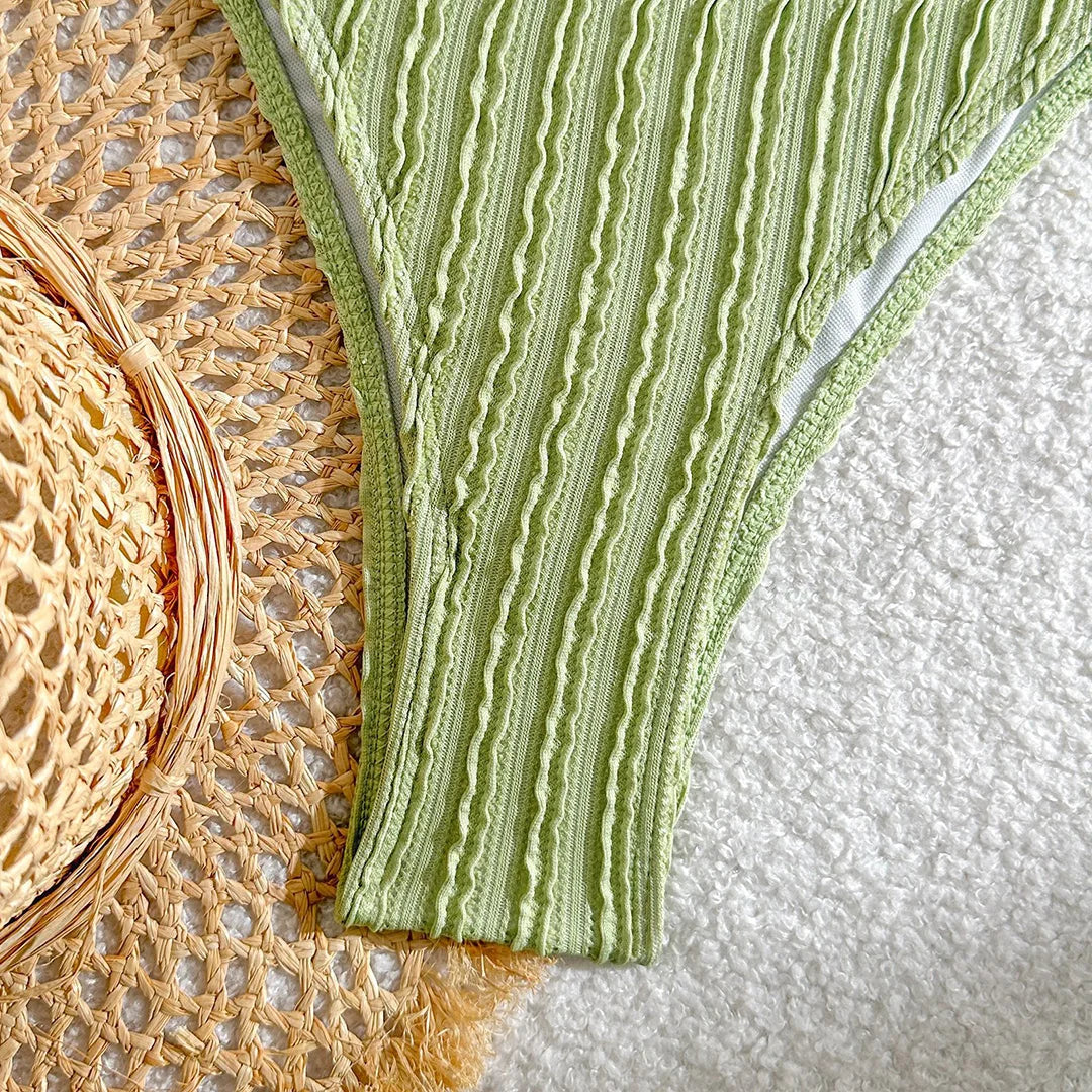 Set bikini brasiliano con nodi increspati