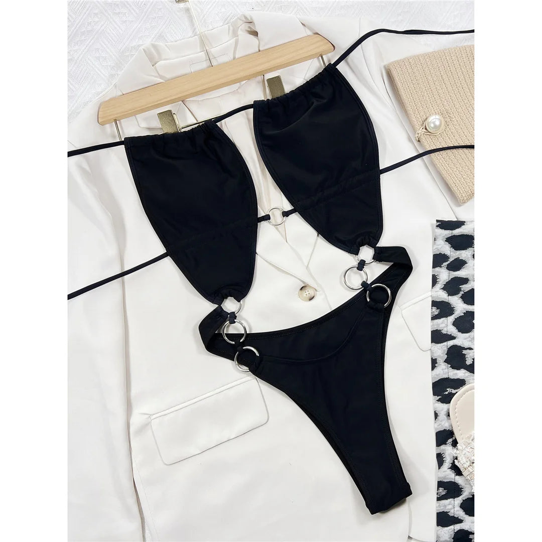 Costume da bagno intero con anelli metallici, Monokini a taglio alto senza schienale, Realizzato in nylon e spandex, Modello a tinta unita, Supporto senza fili, Fedele alla taglia, Costume da bagno per donna, Disponibile nelle taglie piccola, media, grande, In colore nero, Spedizione gratuita.