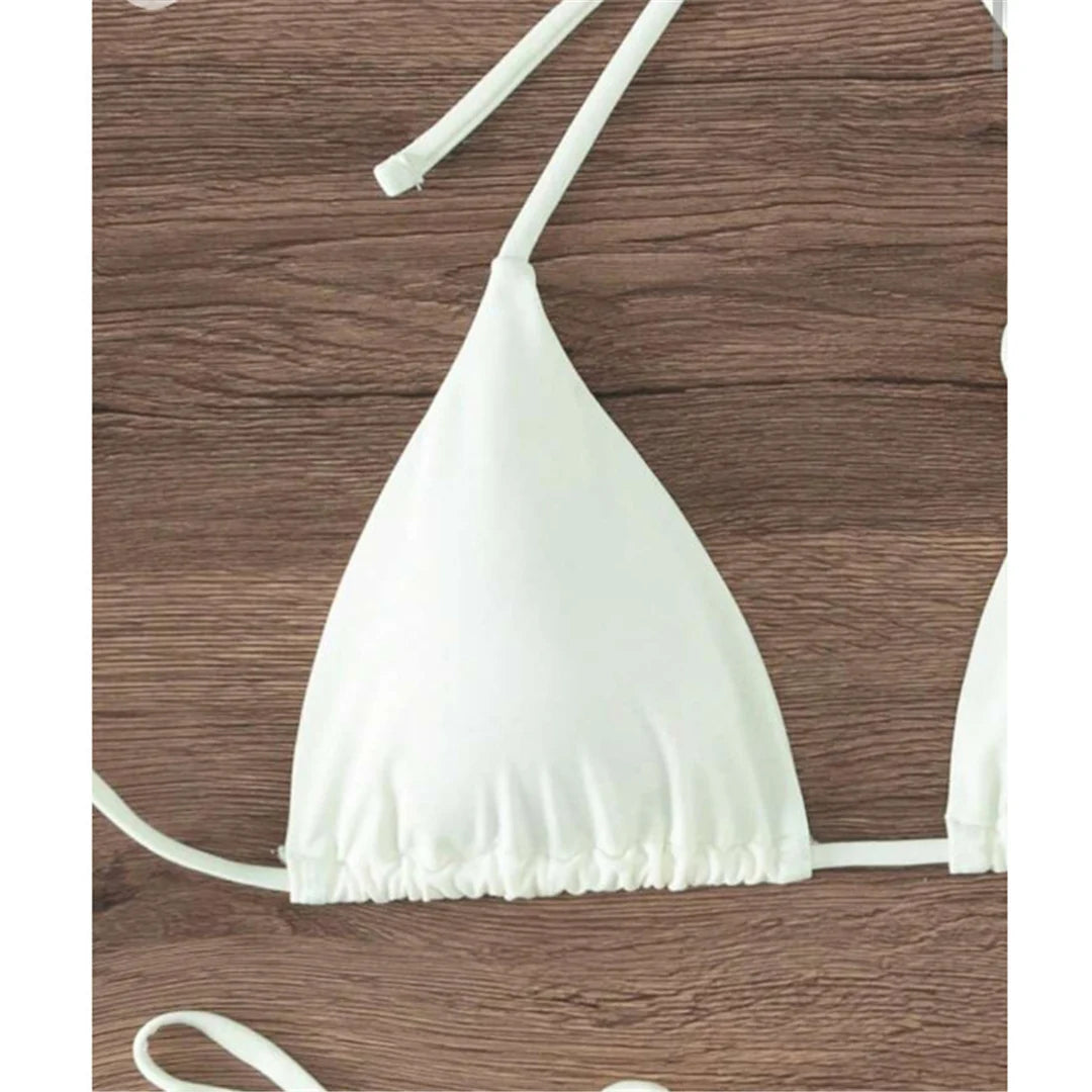 Accattivante set bikini Halter con fiori 3D, caratterizzato da un design a due pezzi con spalline. Realizzato in nylon e spandex, con supporto senza fili. Disponibile nelle taglie S, M, L, XL per donna, corrisponde alla taglia. Disponibile nei colori nero, beige, rosso e multicolore. Perfetto per donne di età compresa tra i 18 e i 35 anni e per adulti, attualmente in stock, in condizioni pari al nuovo, spedizione gratuita disponibile.