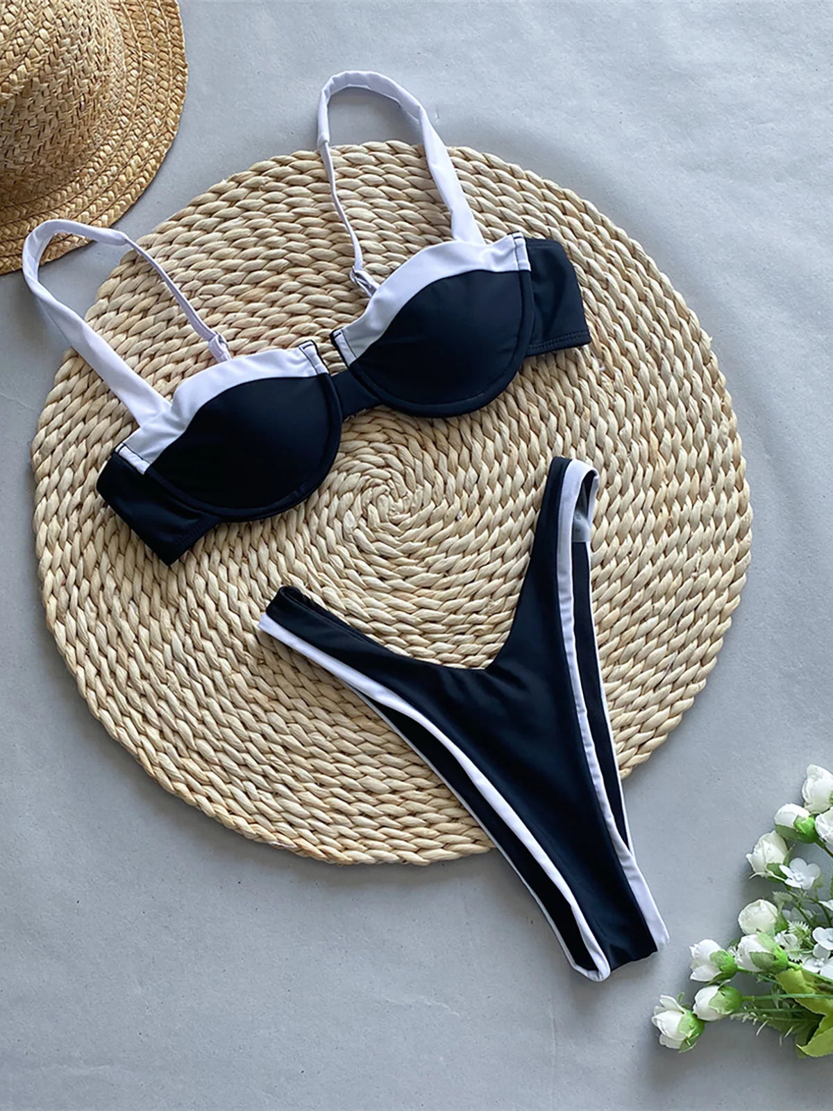 Set di bikini con spacco con ferretto e taglio a gamba alta, due pezzi, realizzato in nylon e spandex, motivo patchwork, vita bassa, vestibilità regolare, taglie disponibili per bikini S, M, L, perfetto per le donne, disponibile in stock, spedizione gratuita, ideale per adulti di età compresa tra 18 e 35 anni, disponibile in nero