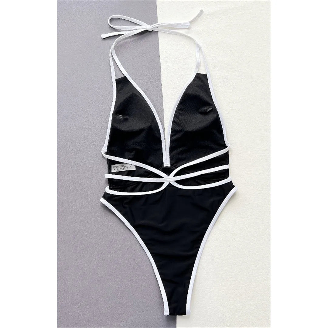 Costume da bagno intero nero con profondo scollo a V, taglio alto e design senza schienale. Monokini in nylon e spandex a tinta unita, corrisponde alla taglia. Disponibile nelle taglie S, M e L. Sostegno gratuito con design imbottito. Perfetto per donne e adulti. Il prodotto è in stock e la spedizione è gratuita.