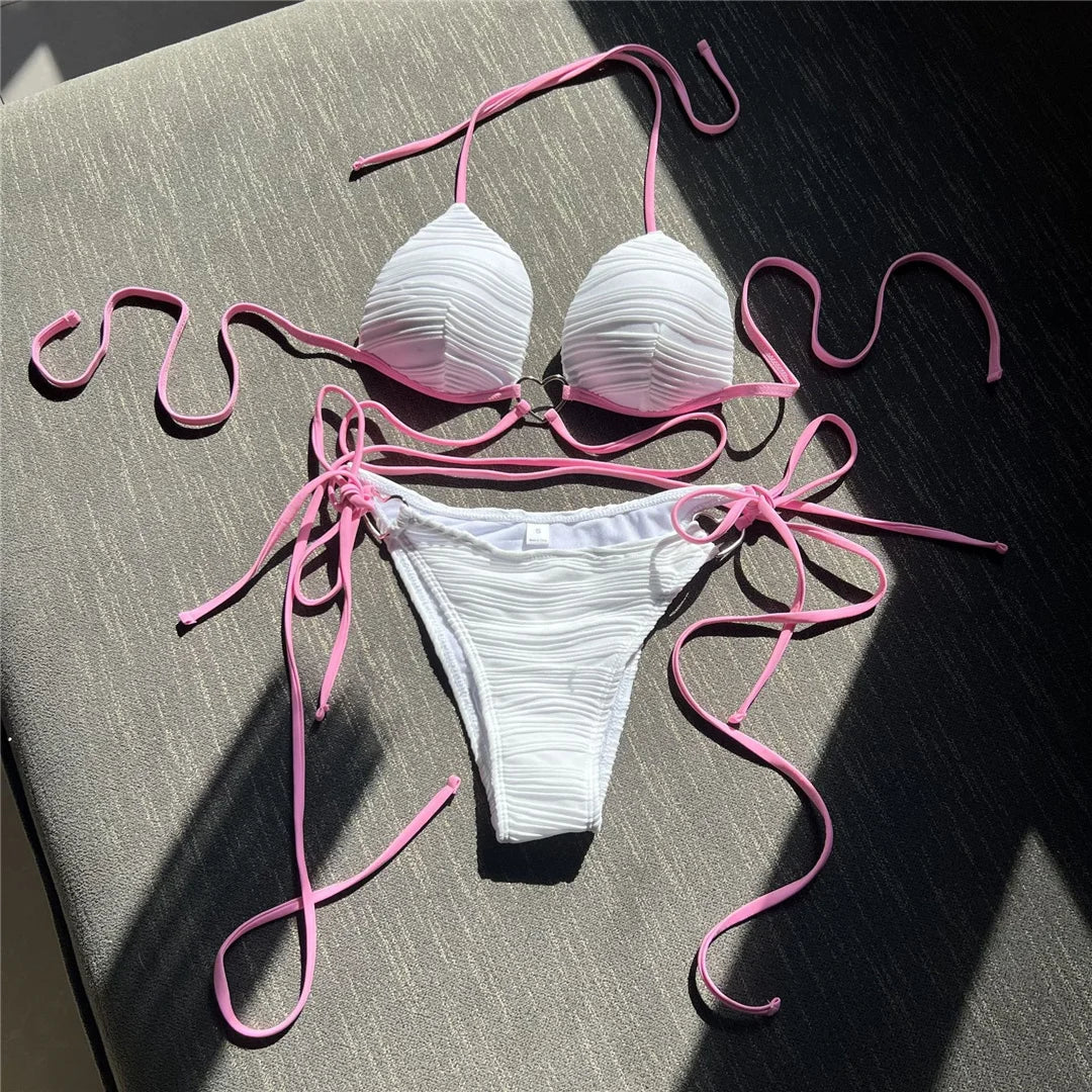 Elegante set di bikini da donna avvolgente e sgualcito, realizzato in nylon e spandex, supporto senza fili, motivo a tinta unita, fedele alla taglia, design a due pezzi, disponibile nelle taglie S, M e L, sensazione di texture contemporanea, perfetto per le attività in spiaggia e il relax in piscina, disponibile nei colori nero, bianco, rosso arancio, multicolore, rosa, giallo chiaro e verde chiaro
