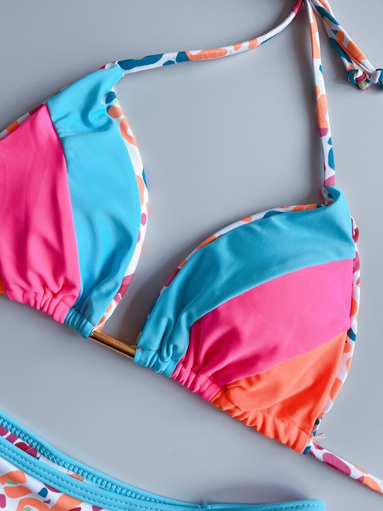 Bikini brasiliano con spalline