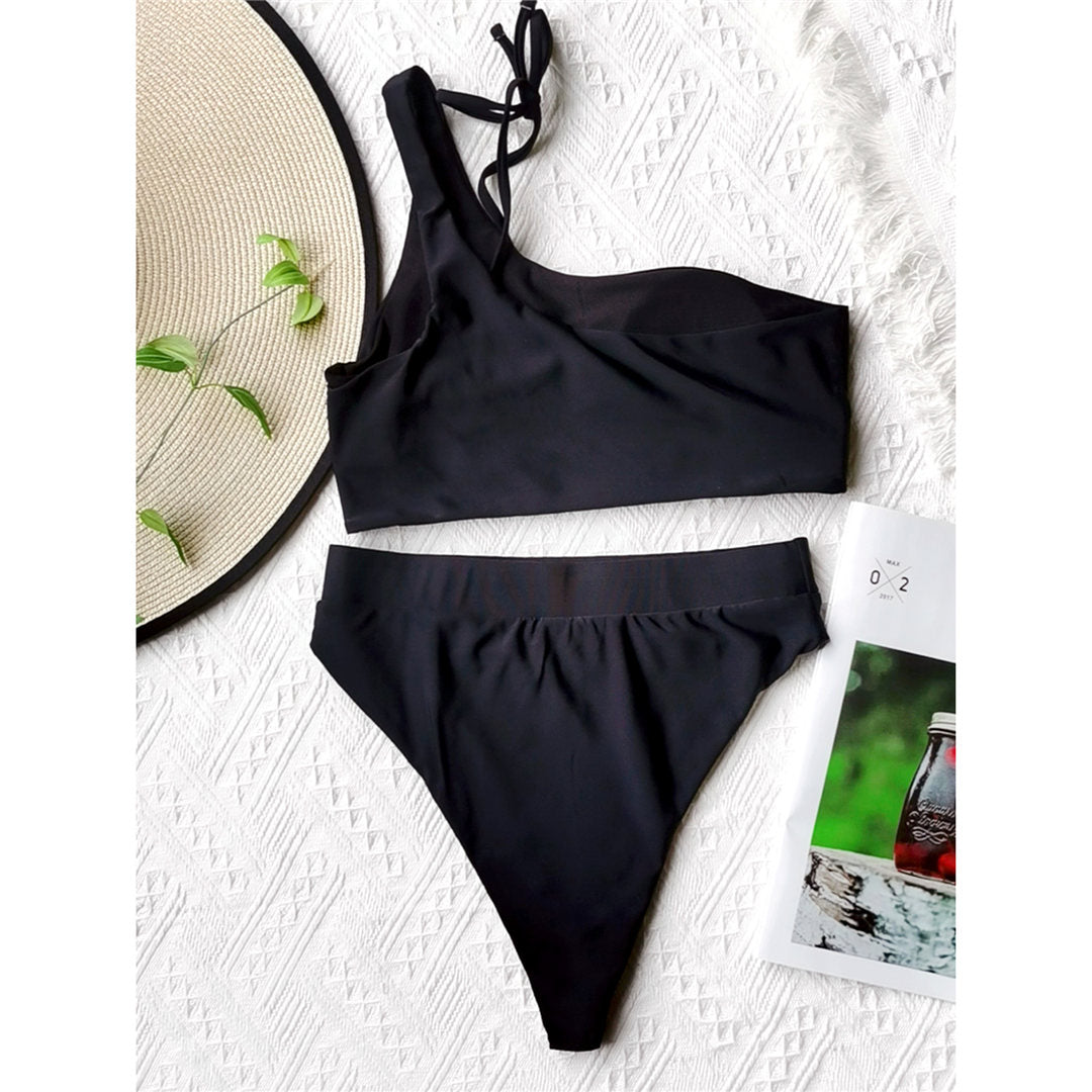 Bikini con taglio sul ventre