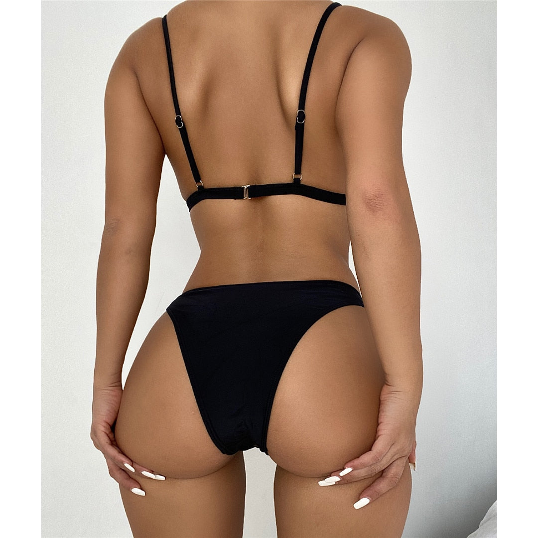 Bikini con pantaloni da spiaggia con volant