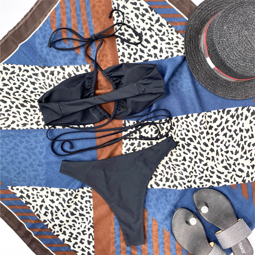 Bikini avvolgente con allacciatura a mezzaluna